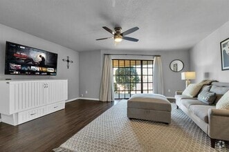 Building Photo - 426 Yacht Club Dr