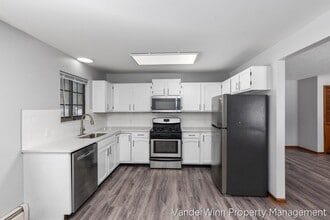 Building Photo - 6556 Bella Vista Dr NE