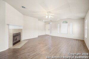 Foto del edificio - 703 Point Springs