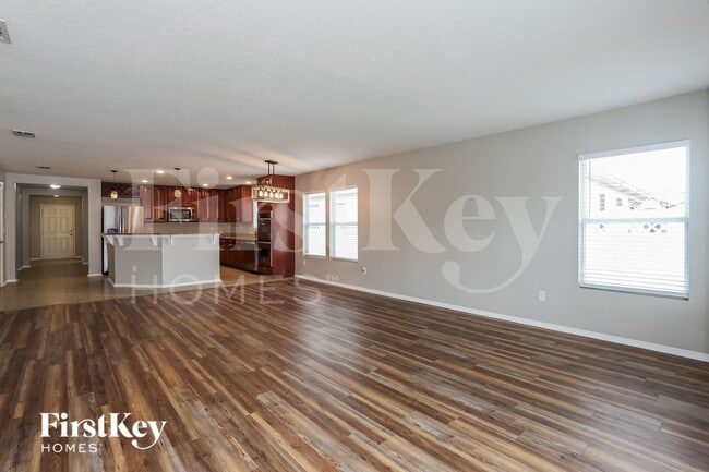 Foto del edificio - 335 Candlebark Dr