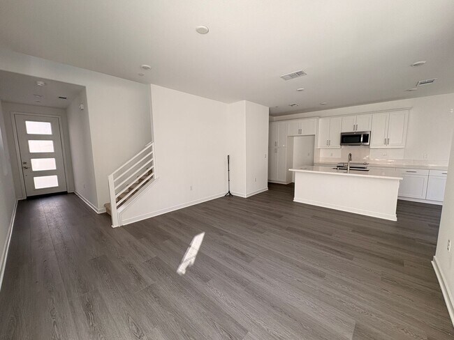 Foto del edificio - Stunning two-story 3 Bed, 2.5 Bath townhome in Ontario!