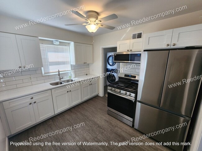 Building Photo - 3 bedroom 1 bathroom house in Munster with 2.5 car garage!
