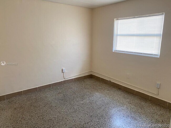 Foto del edificio - 1221 SW 4th St