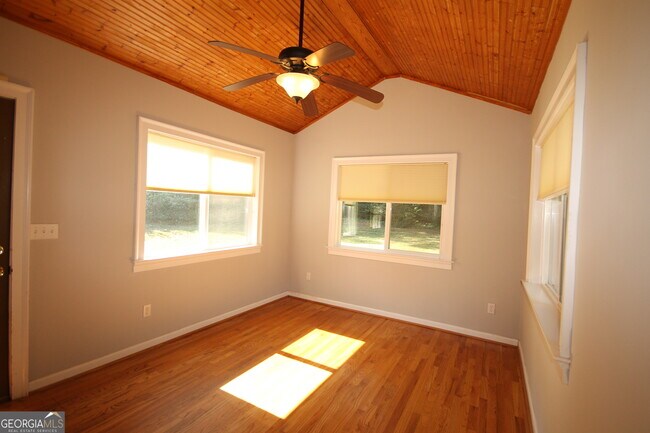 Building Photo - 969 S Columbia Dr