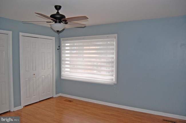 Building Photo - 284 Oakwood Village Ct