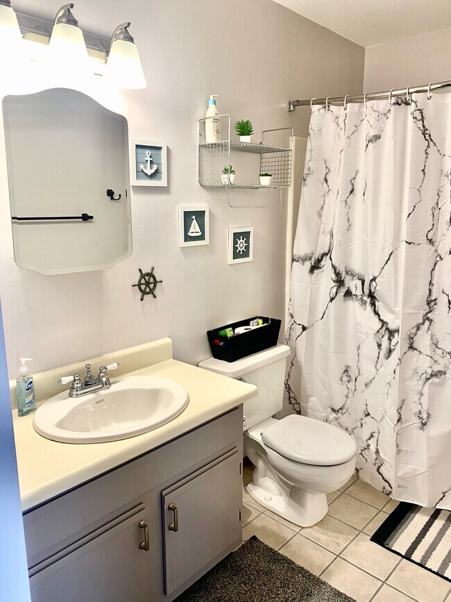 Bath - 172 Clinton Reef Dr