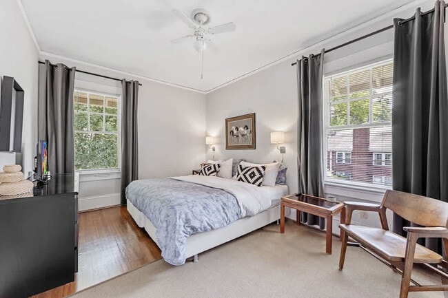 Foto del edificio - 536 Hawthorne Ln