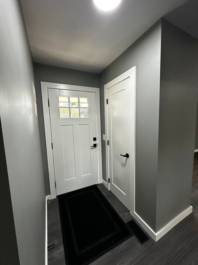 Foto del edificio - Fully Renovated in the Heart of Hendersonv...