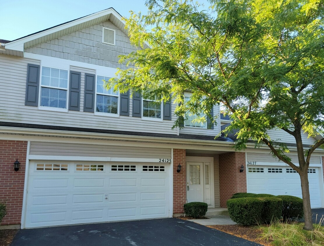 Primary Photo - 24125 Walnut Cir