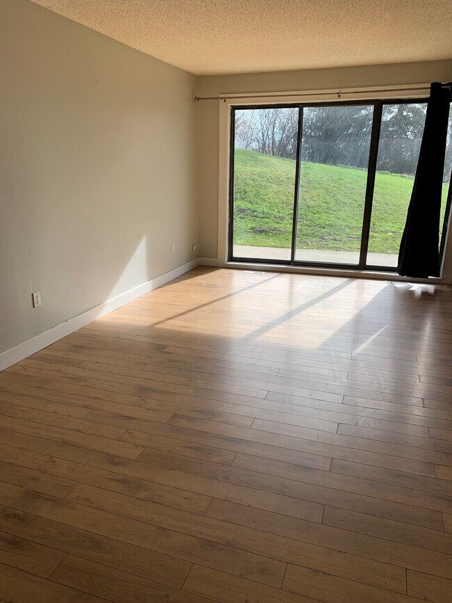 Photo du bâtiment - 10420-10100 100 St