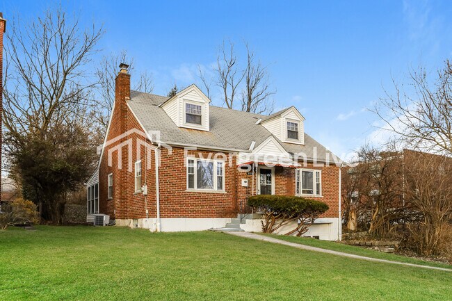 Foto del edificio - 3316 Robinet Dr