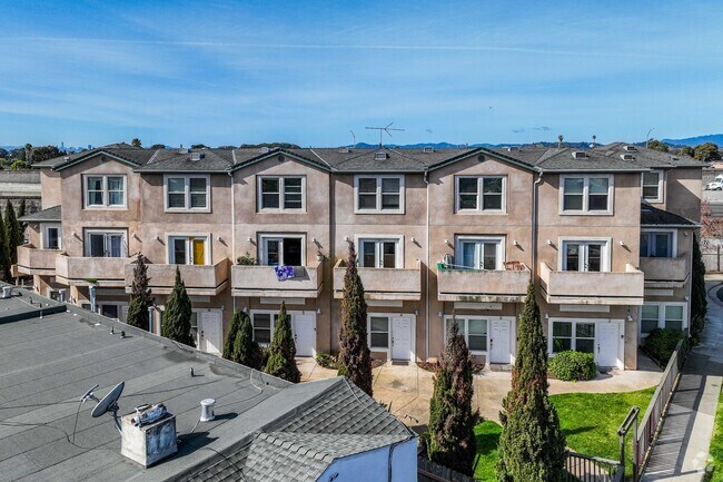 Alternar - 5114 Wall Ave