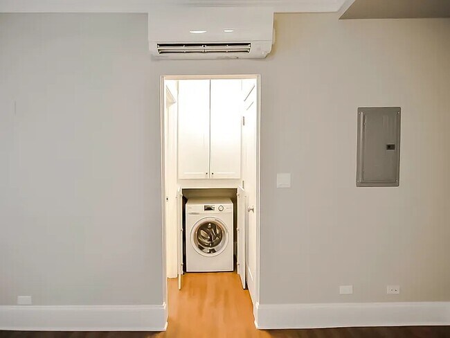 Foto del edificio - 827 W Lakeside Pl