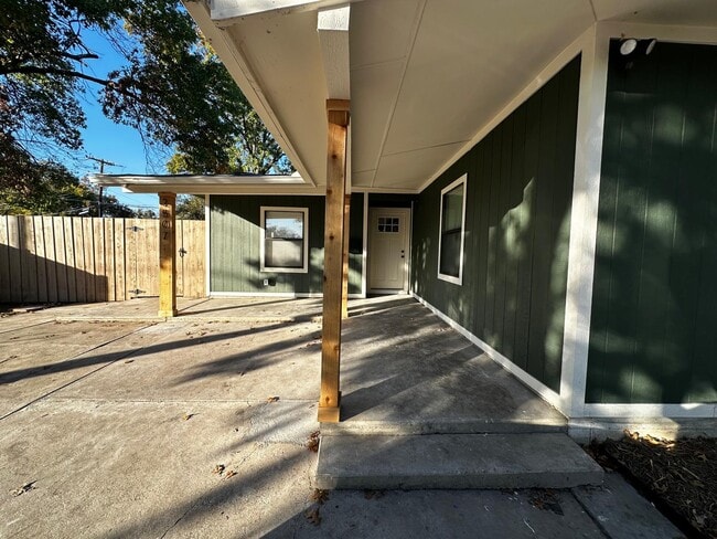 Building Photo - 2507 Blyth Dr