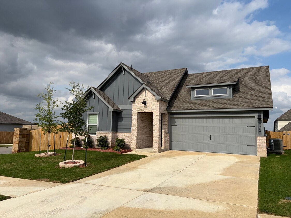 Building Photo - 170 Ellenora Dr