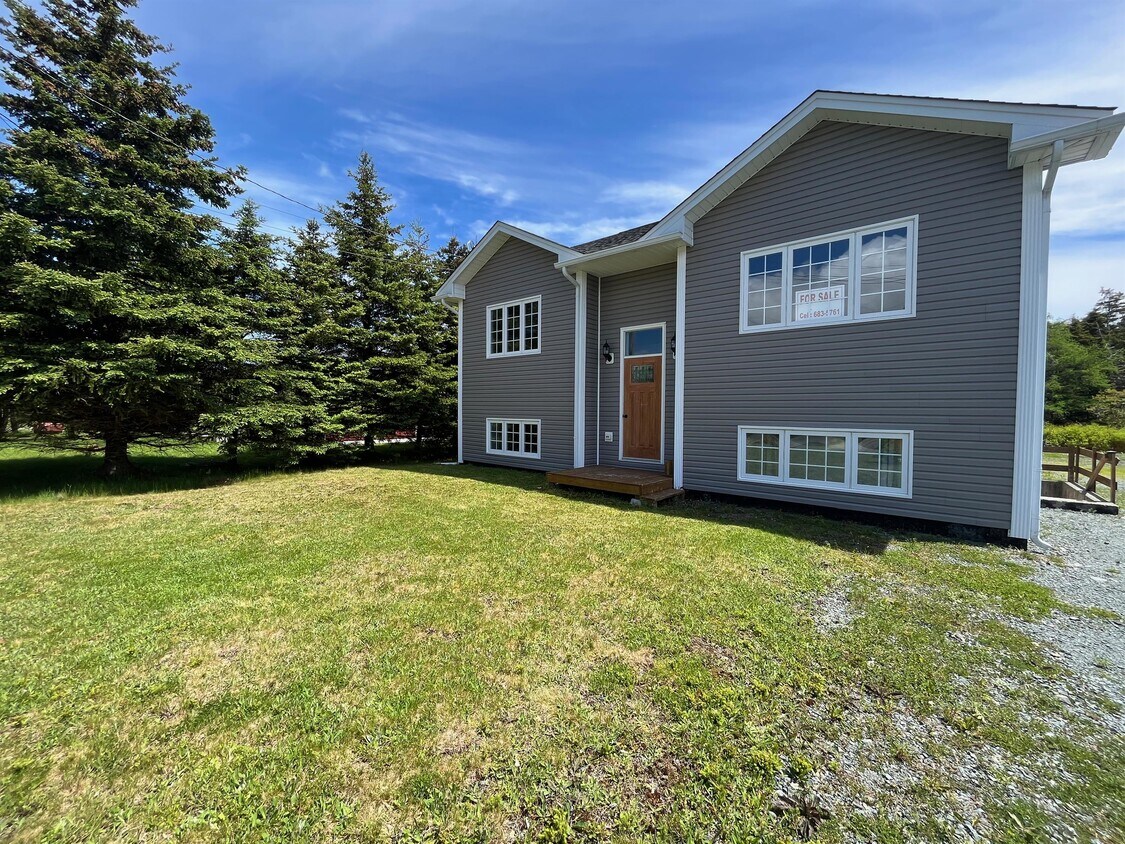 21 Springfield Rd, South River, NL A0A 3W0 Townhouse for Rent in
