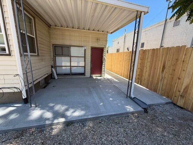 Building Photo - 303 Ivy St