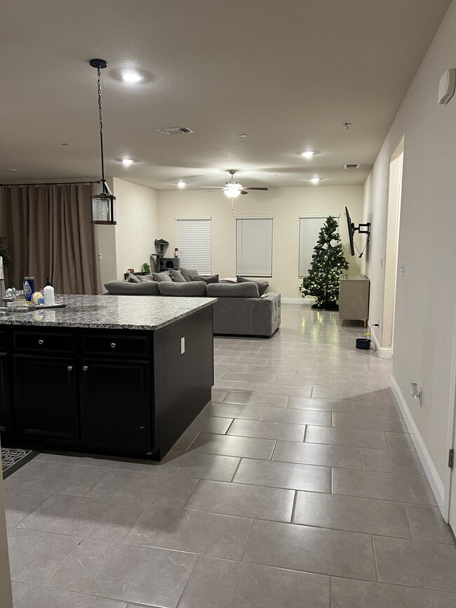 Building Photo - 432 Noble Dr