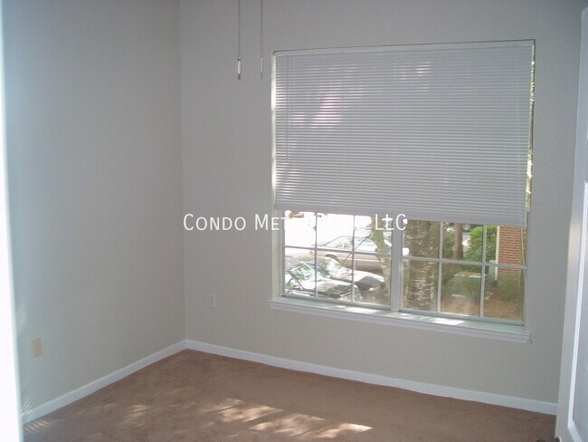 Foto del edificio - 8300 Elm Park Dr