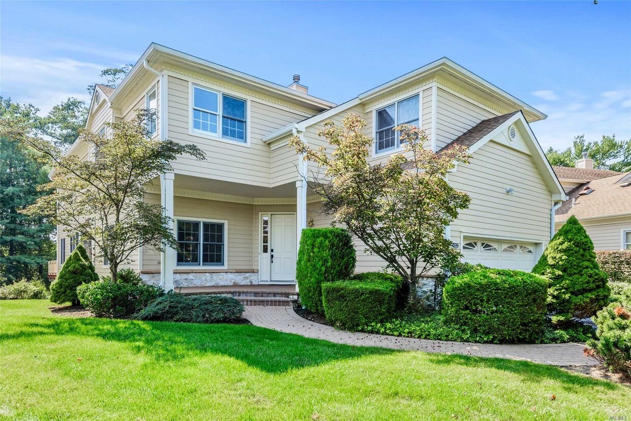 422 Toftree Ct, Roslyn, NY 11576 Condo for Rent in Roslyn, NY