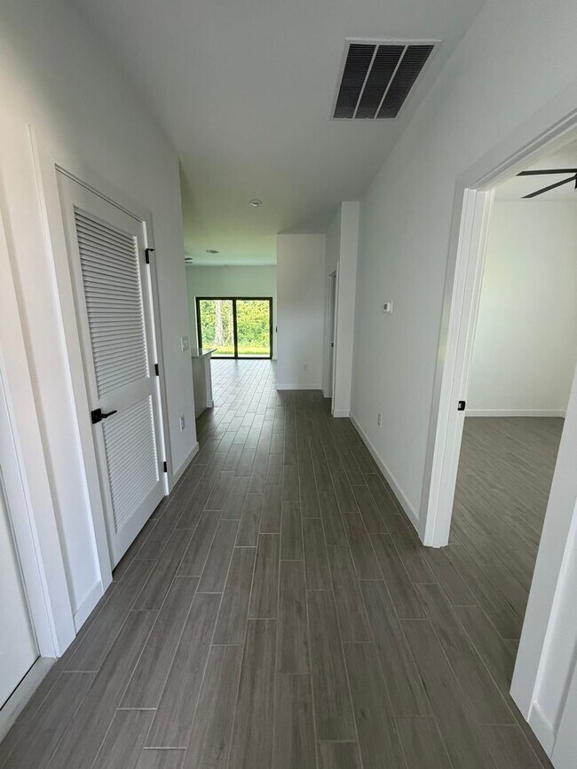 Foto del edificio - 4723 22nd St SW