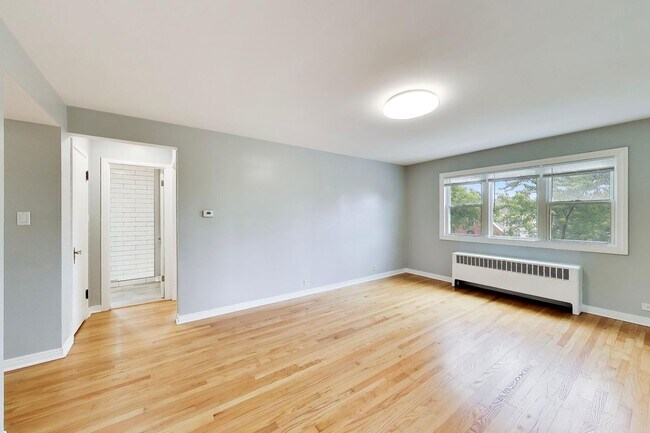 Foto del edificio - 6405 N Normandy Ave