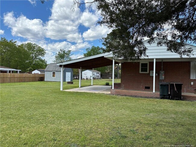 Foto del edificio - 1120 Poplar Dr
