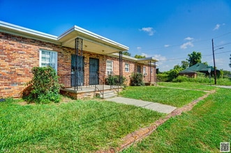 Building Photo - 707 Hall St