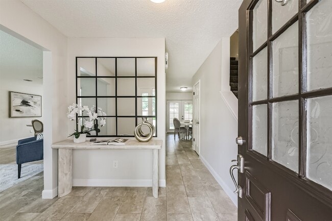 Foto del edificio - 2711 Weald Way Ct