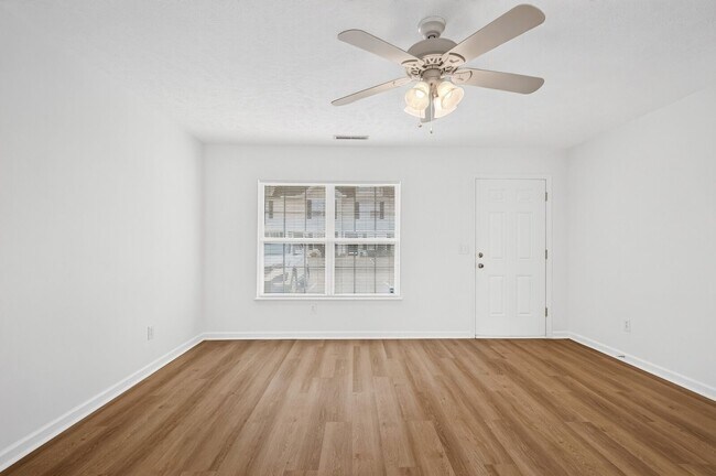 Foto del edificio - 2961 S Rutherford Blvd