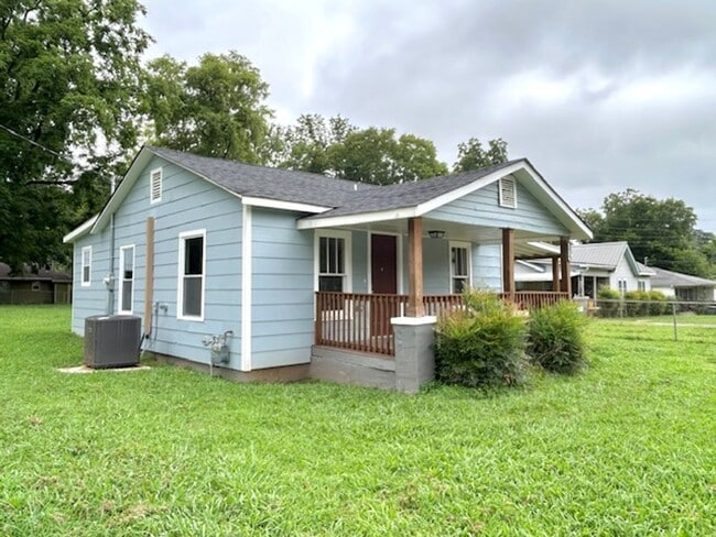 Building Photo - Charming 2 Bedroom Home in North Huntsvill...
