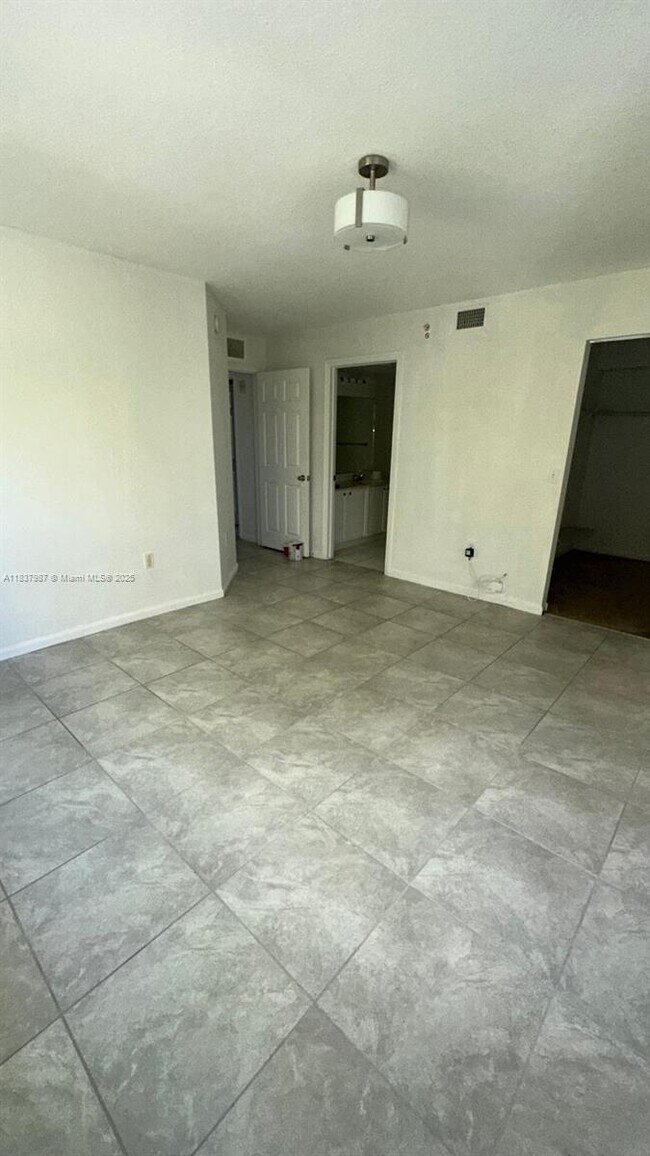 Building Photo - 15460 SW 284th St