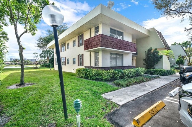 Building Photo - 3200 N Course Ln