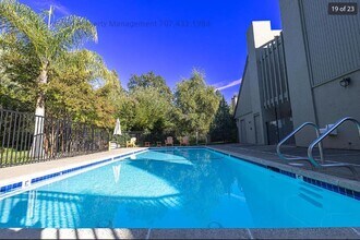 Building Photo - 202 Foss Creek Cir