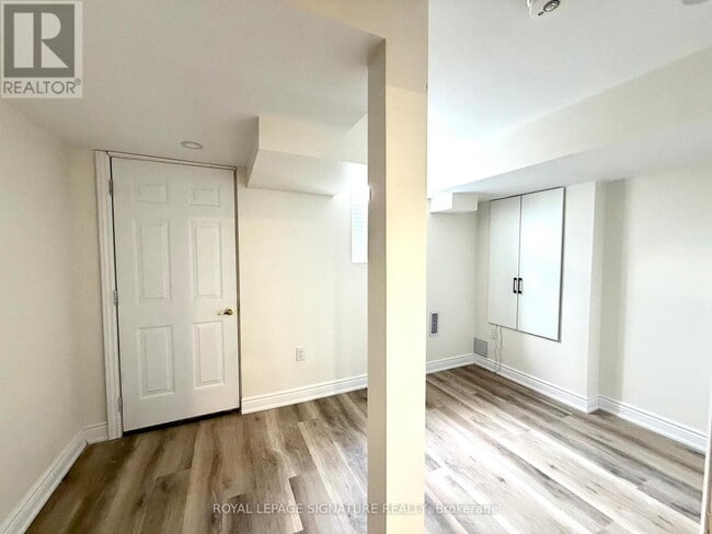 Building Photo - 362 Landsborough Ave