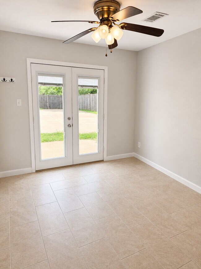 Building Photo - "Charming 4-Bedroom-3 Full Baths in College Station – Your Ideal Retreat Awaits!"