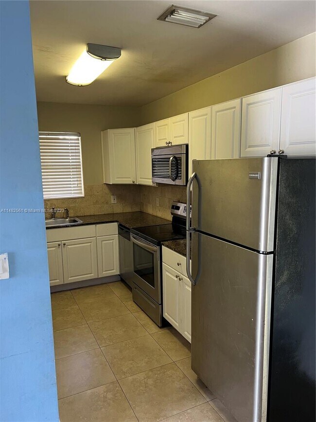 Building Photo - 3951 SW 59th Ave