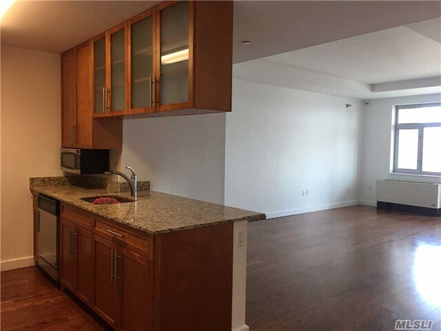 Foto del edificio - 4022 College Point Blvd