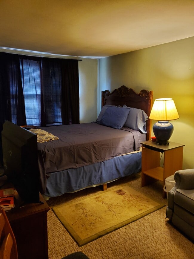 Building Photo - 6828 Scanlan Ave