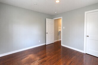 Building Photo - 3014 Cortlandt St