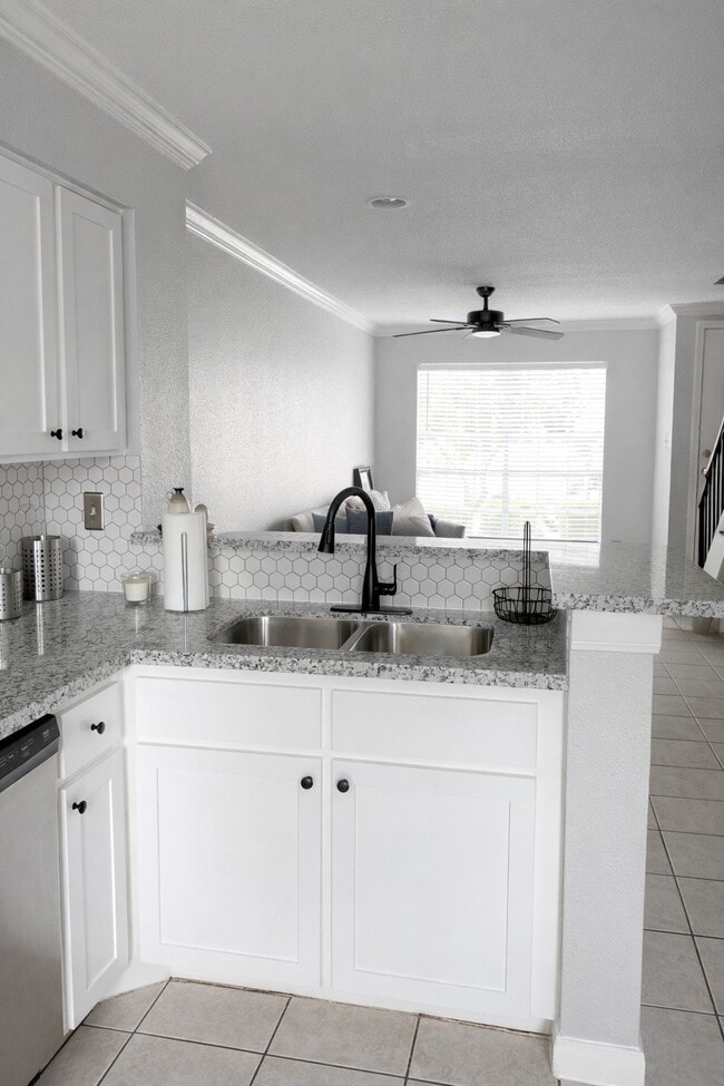 Building Photo - 2002 Gentryside Dr