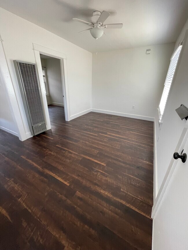 Living Room - 361 Franklin Ln