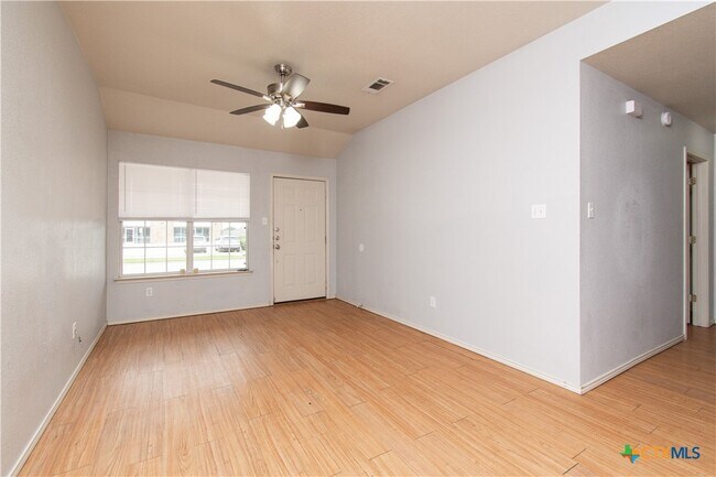 Foto del edificio - 4608 Bowles Dr