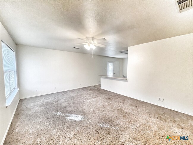 Building Photo - 236 Alves Ln