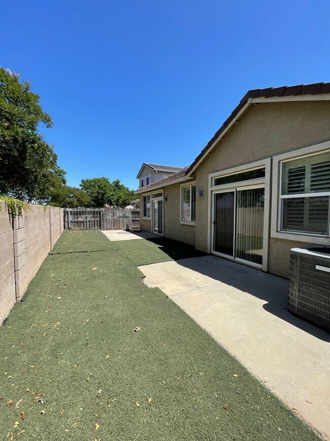 Building Photo - 1207 Strawberry Dr, Merced