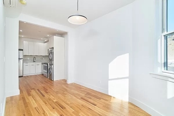 Primary Photo - 3215 Clarendon Rd