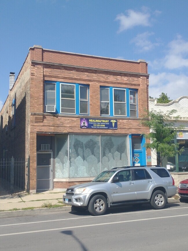 Building Photo - 3646 W Wrightwood Ave