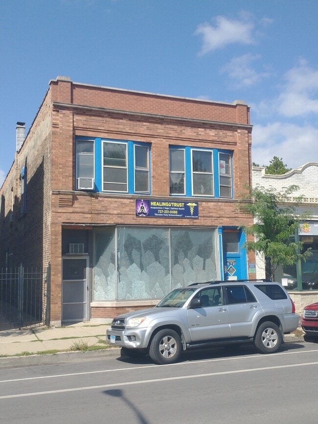 Building Photo - 3646 W Wrightwood Ave