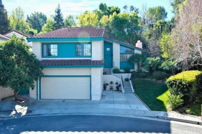 front 2 car garage 1 extra parking cul-de-sac - 5246 Calderon Rd