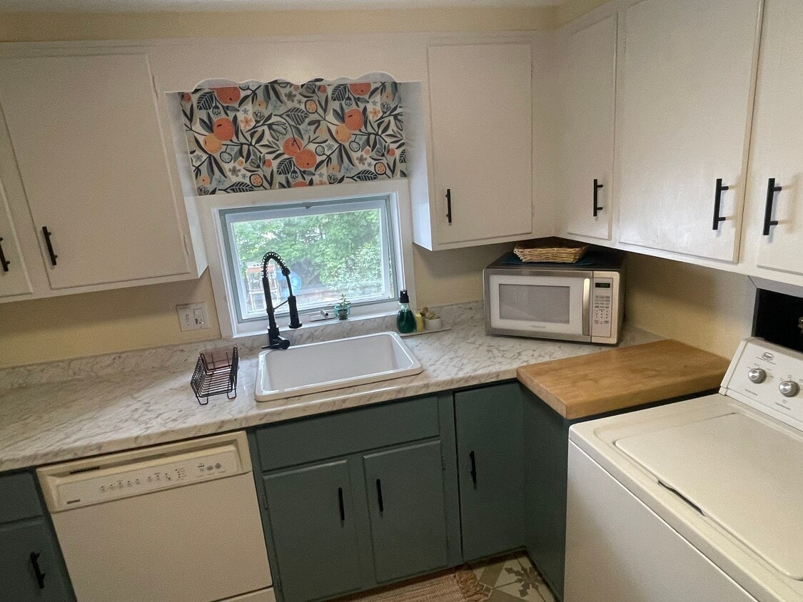 Kitchen - 198 S Main St (Northfield, VT)